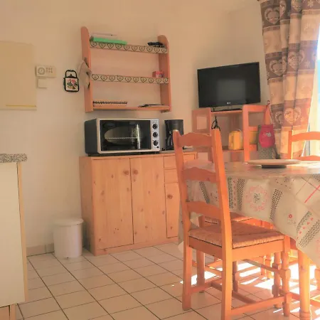 Cosy Pour 4 Personnes Avec Balcon Et Parking - Fr-1-198-152 Appartement *